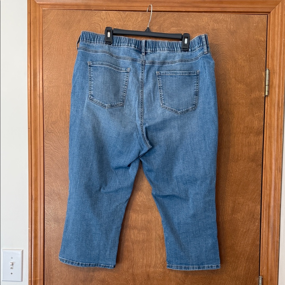 Croft & Barrow Blue Denim Capris - Picture 2 of 4